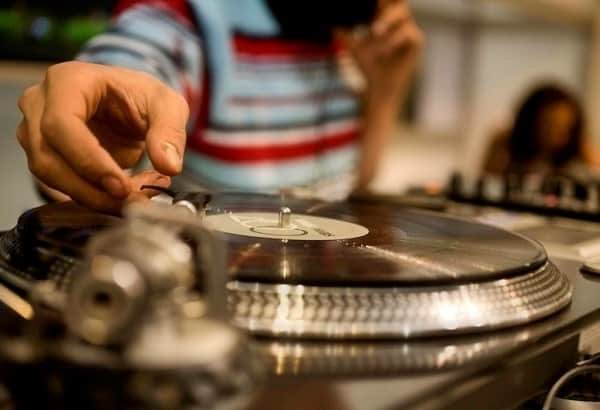 ди-джей на мероприятие ди-джей на тимбилдинг