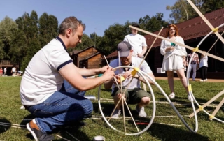 команда завершает свою инсталляцию