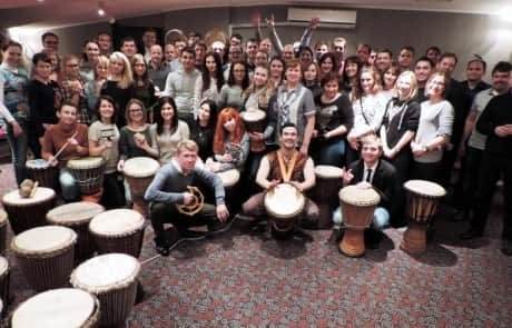 барабанный тимбилдинг на совещании