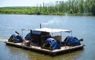 плот для сплава по реке